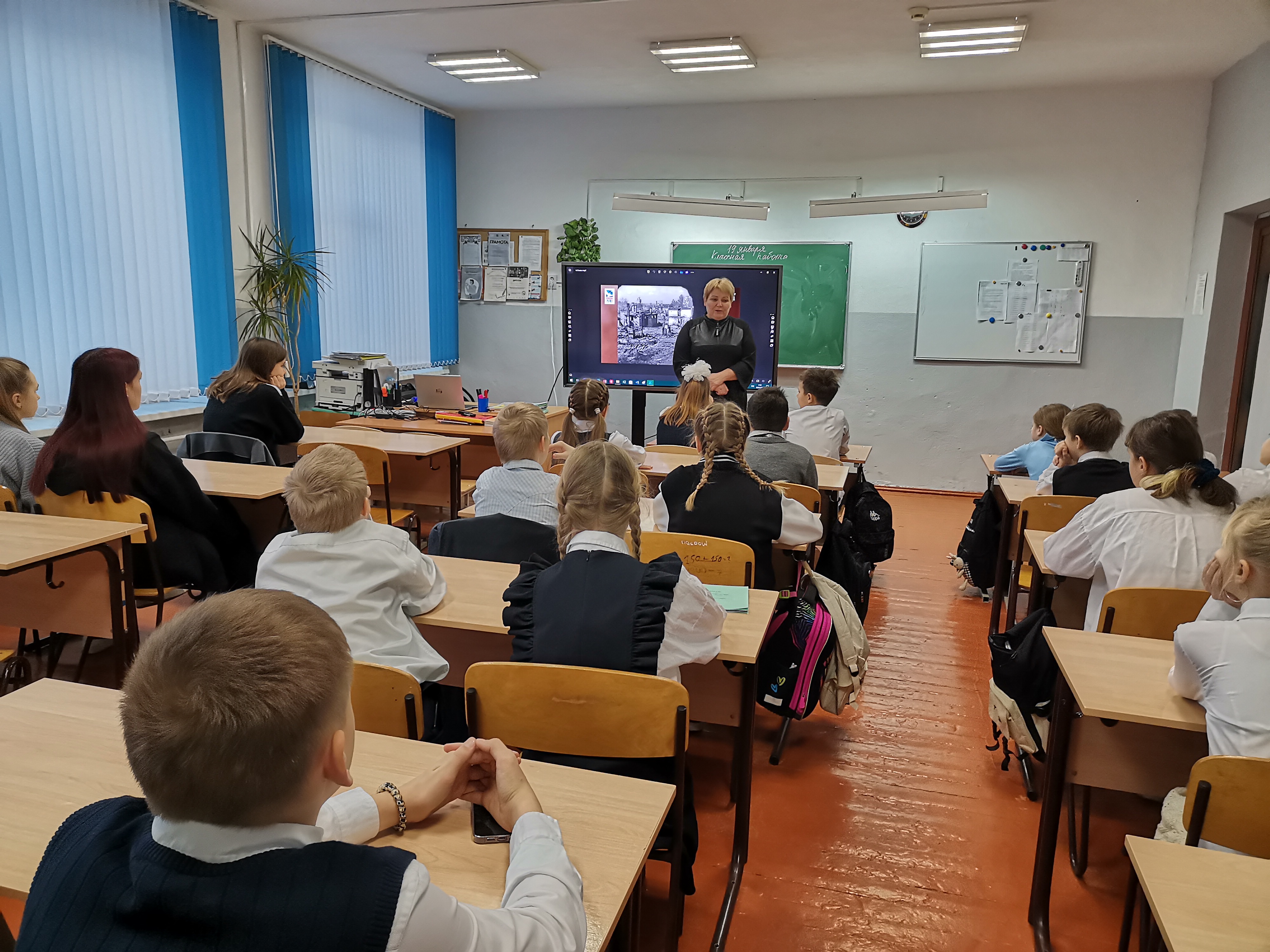 Работник музея &amp;quot;Земли Бронницкой&amp;quot; провела беседу с учащимися в преддверии Дня освобождения Новгорода от немецко-фашистских захватчиков.