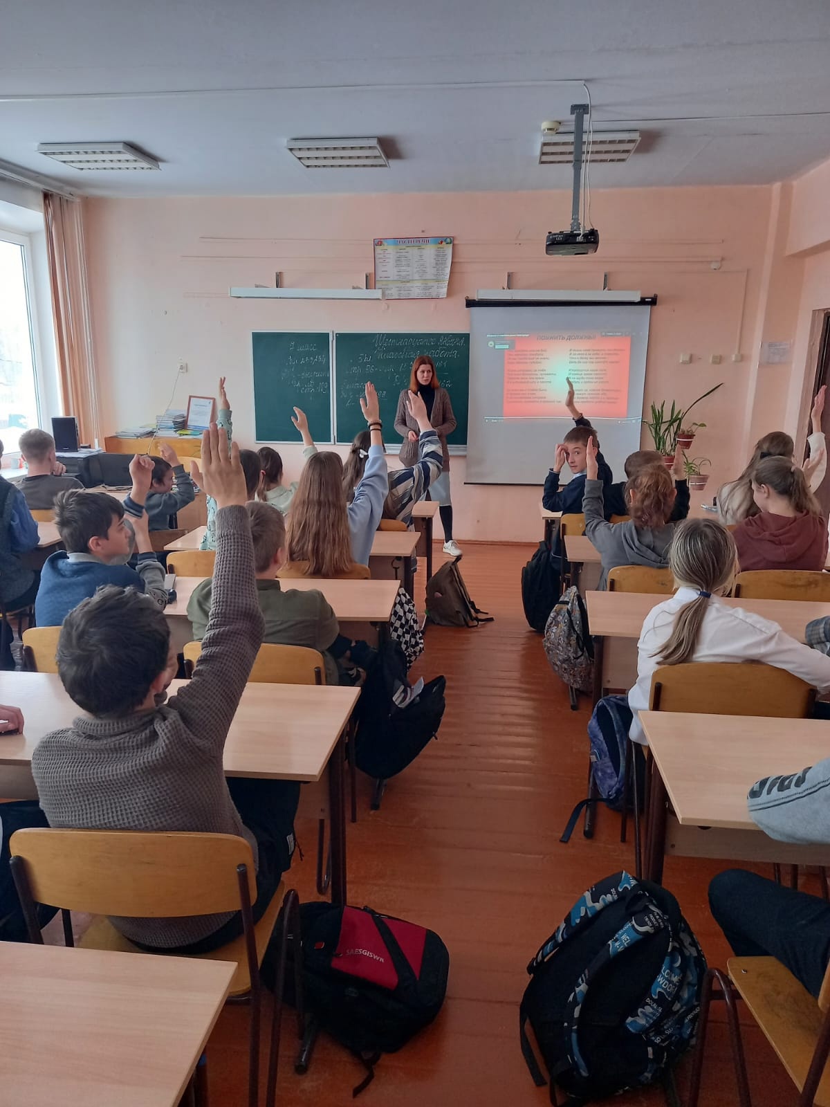 В преддверии юбилейной даты куратор первичного отделения РДДМ показала ребятам фильм &amp;quot;Новгород-освобождение&amp;quot;.