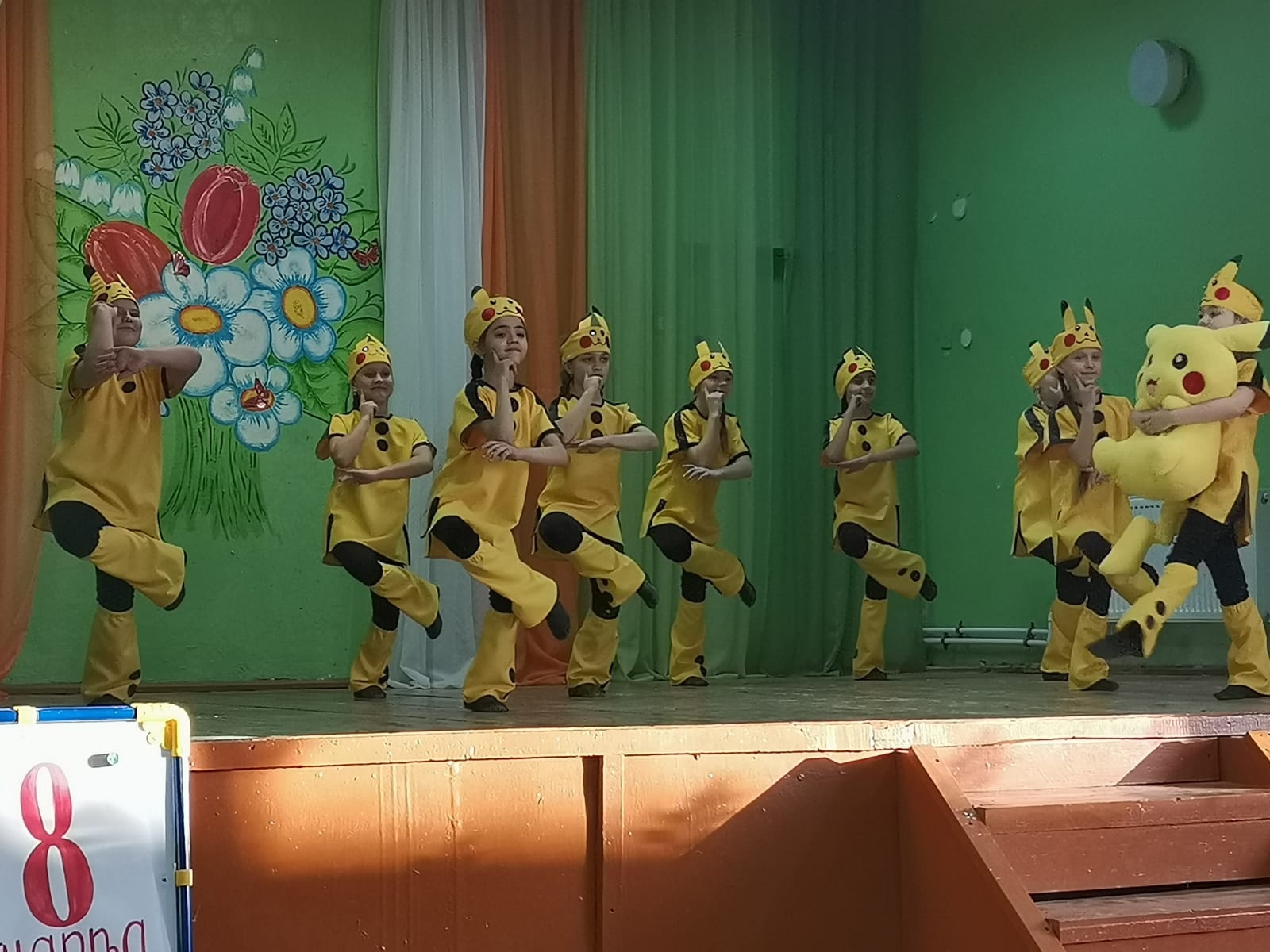 Сегодня в школе прошел праздничный концерт, посвященный Международному Женскому дню 8 Марта, в рамках фестиваля детского творчества &amp;quot;Маме с любовью ..